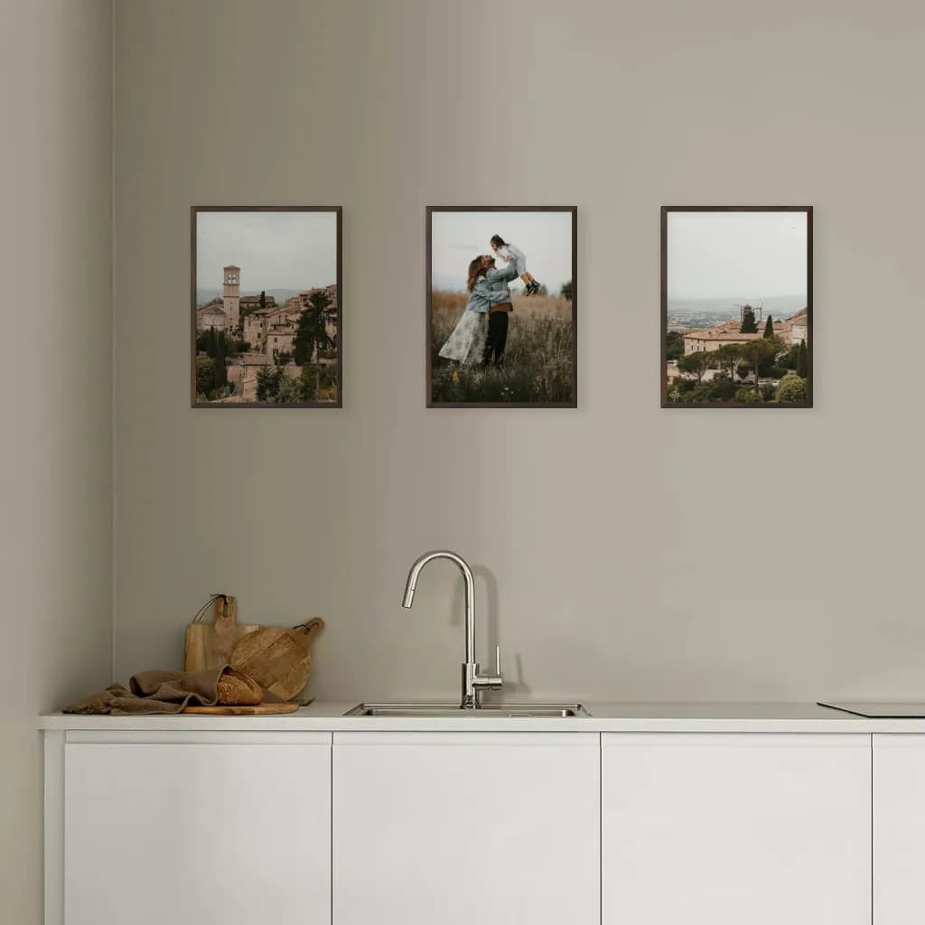 Picture frames for kitchen – decorative photo wall with family pictures