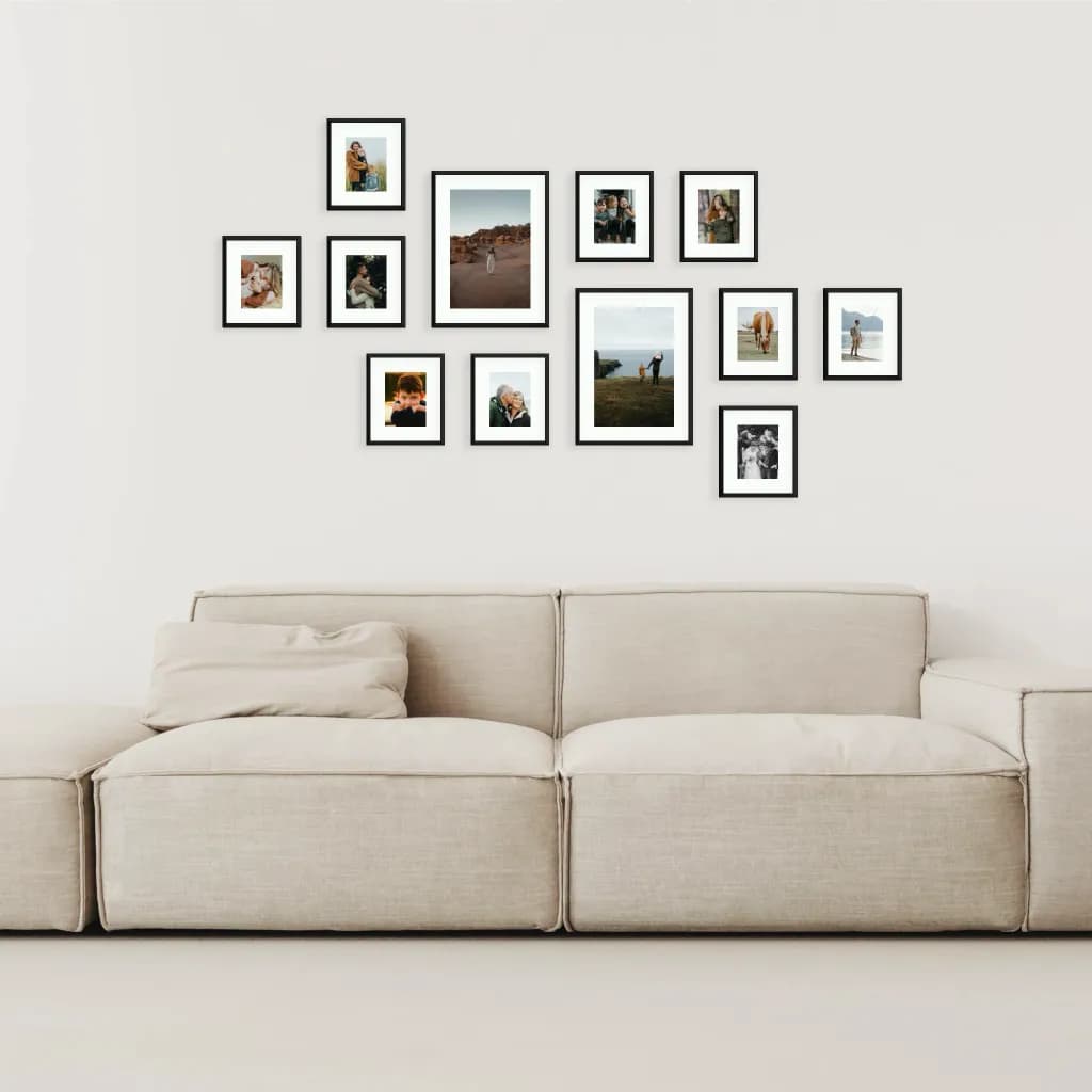 Elegant picture frames for living room – stylish photo wall as wall decoration