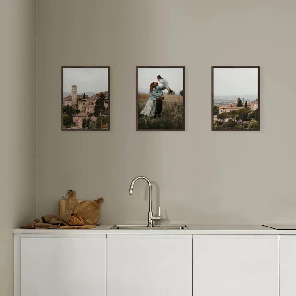 Picture frames for kitchen – decorative photo wall with family pictures