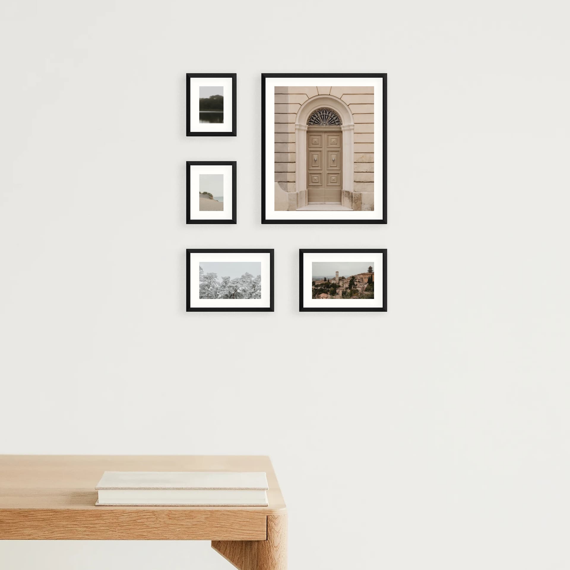 Photo wall 5 frames - Crosspoint - interior view