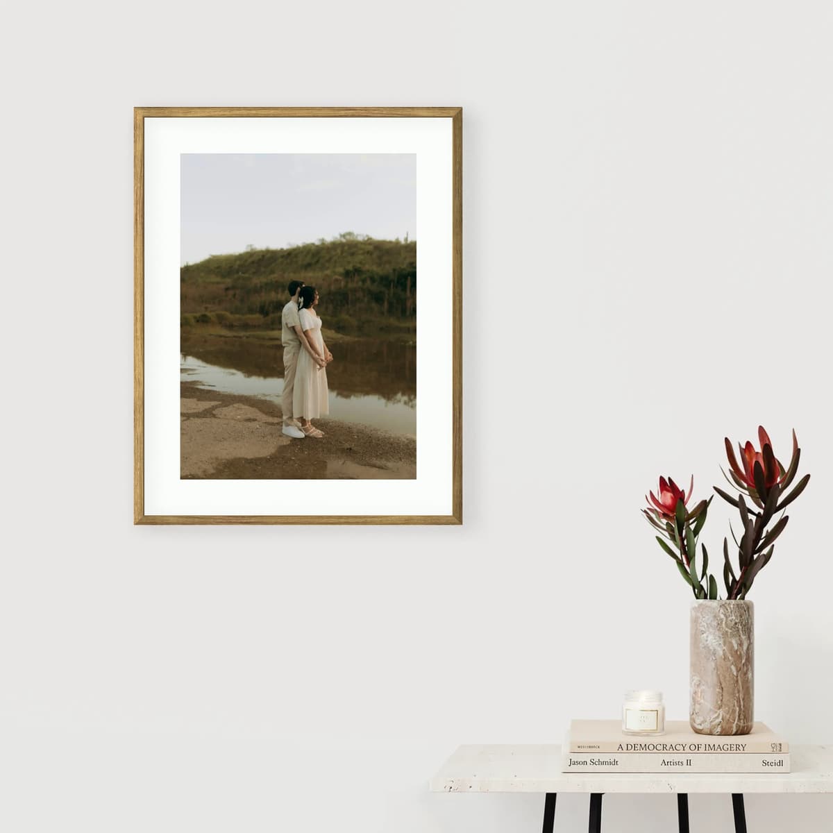 A warm‑toned wooden frame that brings softness and coziness to your images. Inspired by the glow of sunset, it beautifully complements portraits and landscapes. Every photo feels a little more magical in it.
