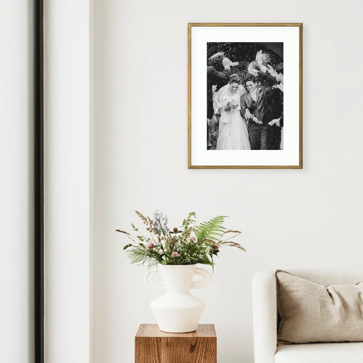 Photo wall 22 frames - Natural Light - interior view